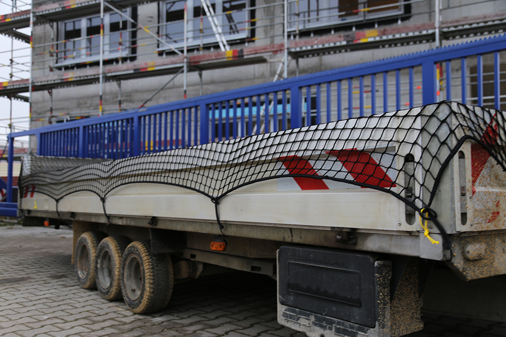 Abdecknetz 2,5m x 3,5m Anhängernetz zur Ladungssicherung mit Expanderseil